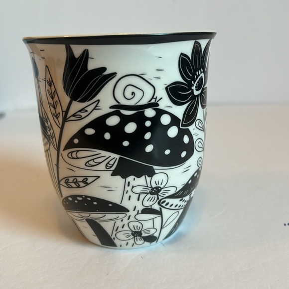 Karma Stay Wild Black and Ivory 16 Oz. Mushroom Mug - Picture 3 of 8